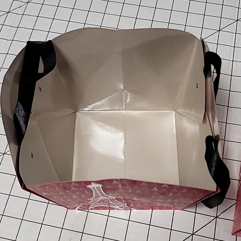 Gift Bag, 7 Pink and 1 Red Eiffel Tower Gift Bags,‎ Base 5.25x5.25 High 5.75 NIB